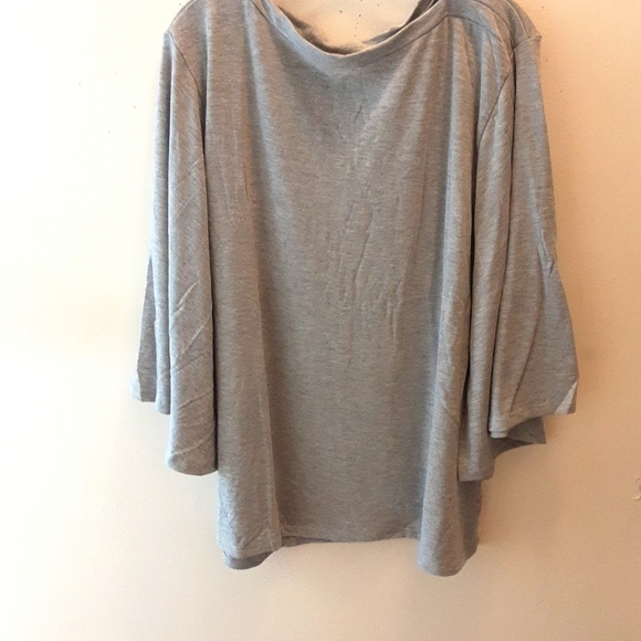 Zenana Outfitters Tops - NWOT Zenana Women's Grey Top
